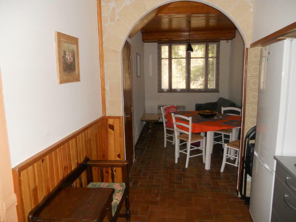 Vila Entre L'Eglise Et La Place Quillan Exteriér fotografie