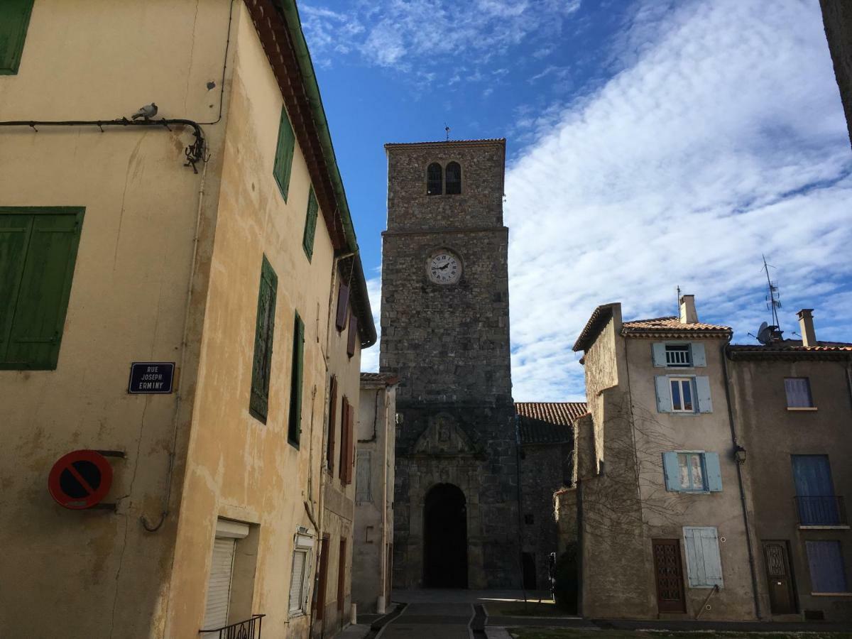 Vila Entre L'Eglise Et La Place Quillan Exteriér fotografie