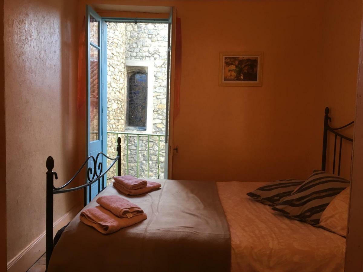 Vila Entre L'Eglise Et La Place Quillan Exteriér fotografie