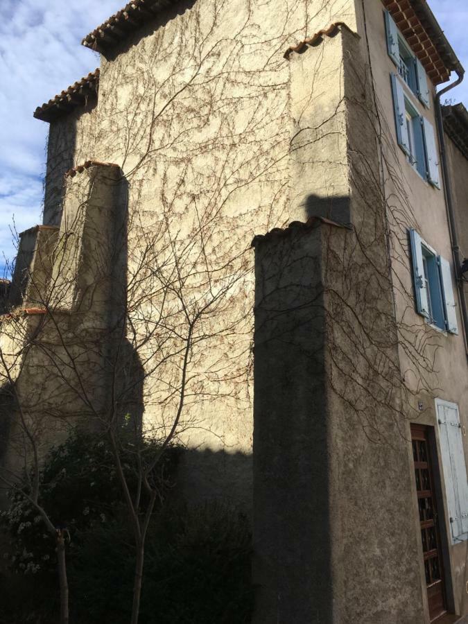 Vila Entre L'Eglise Et La Place Quillan Exteriér fotografie