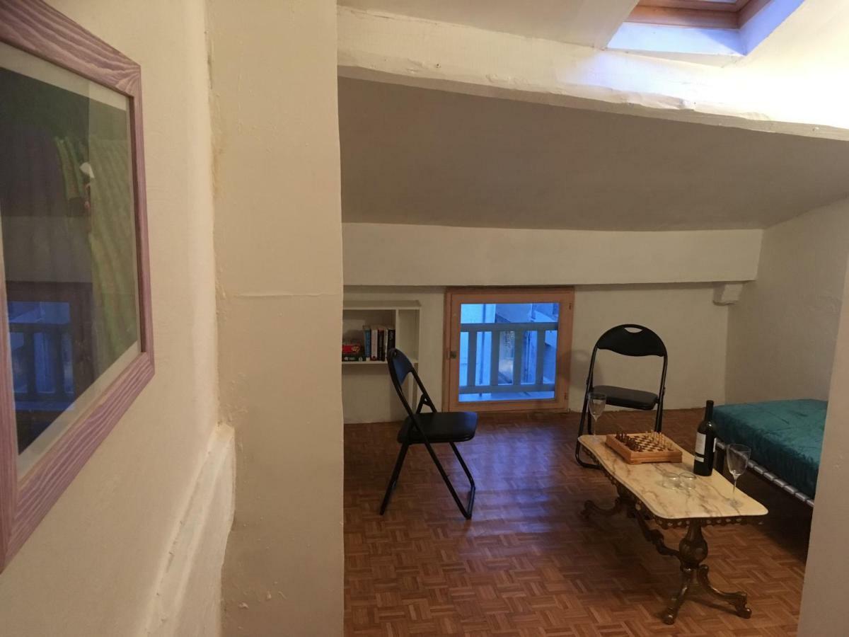 Vila Entre L'Eglise Et La Place Quillan Exteriér fotografie