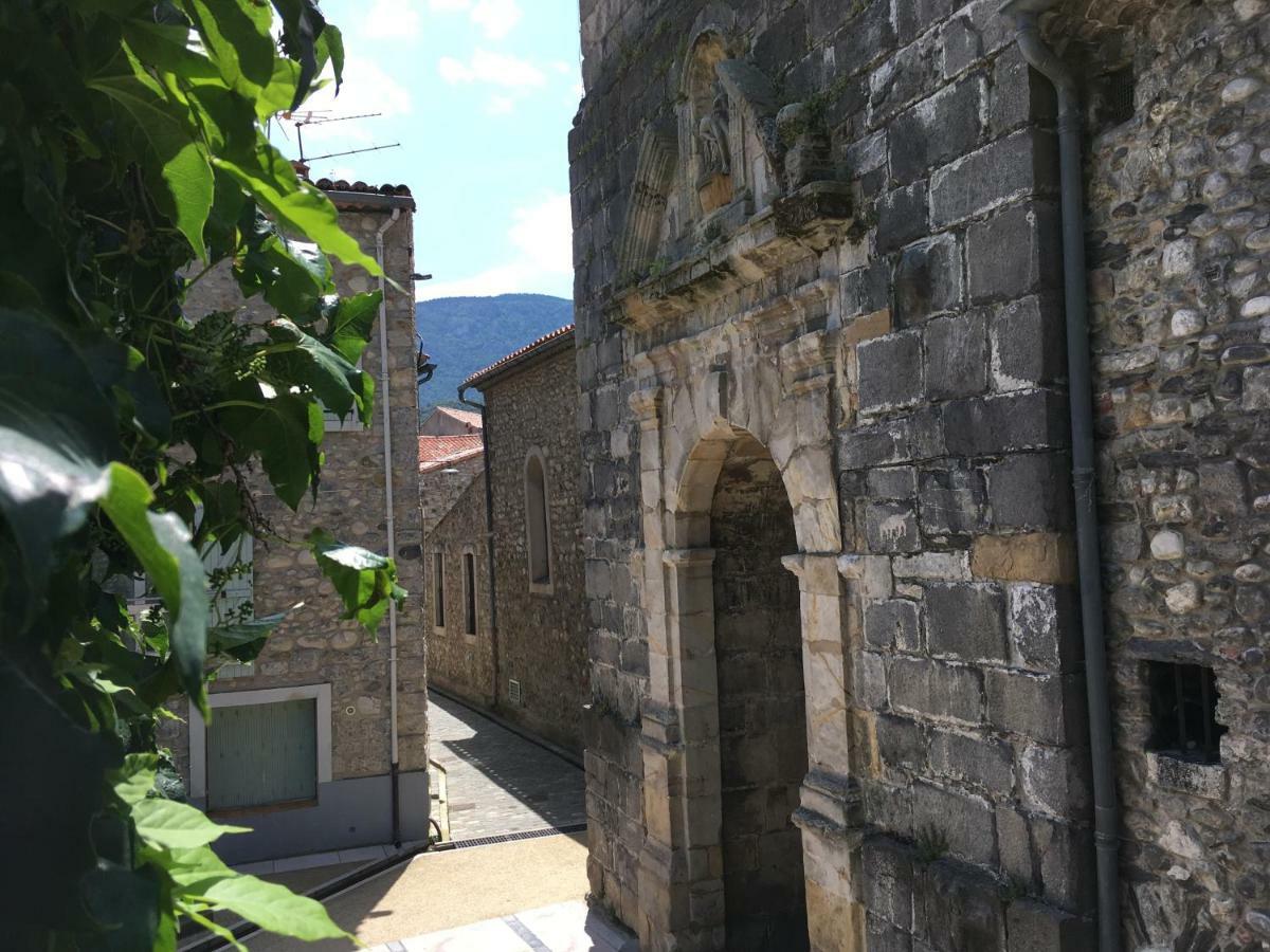 Vila Entre L'Eglise Et La Place Quillan Exteriér fotografie