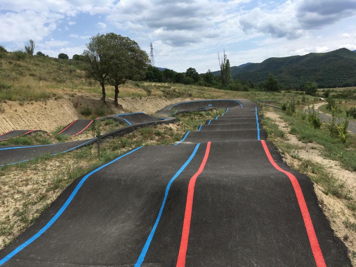 Vila Entre L'Eglise Et La Place Quillan Exteriér fotografie