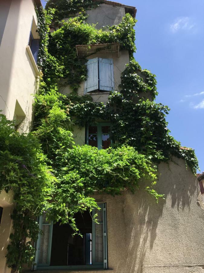 Vila Entre L'Eglise Et La Place Quillan Exteriér fotografie